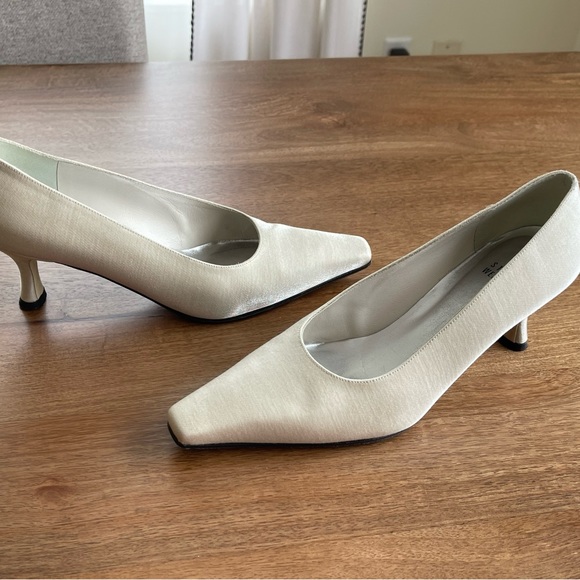 Stuart Weitzman Ivory Shimmer Heel - Picture 4 of 7
